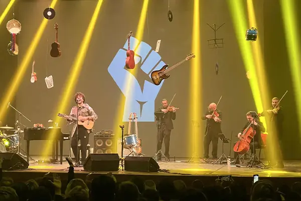 Ondanueve String Quartet performing live with Roberto Colella